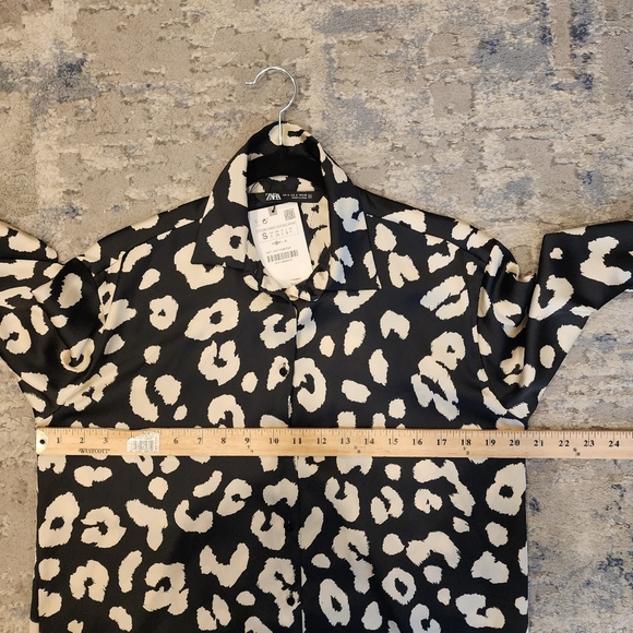 NWT Zara Satin Long Sleeve Button Down Top Leopard Cheetah Black Ivory Small - Picture 8 of 16